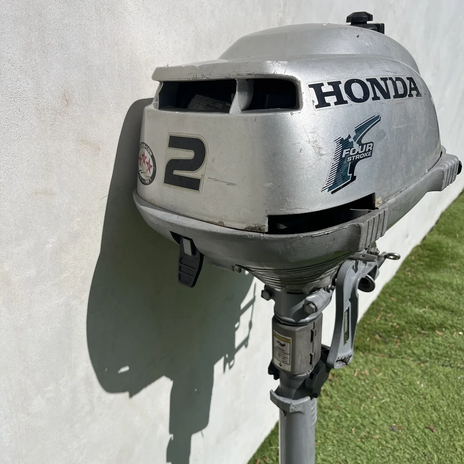 Honda 2 HP cowling and cosmetic condition close-up